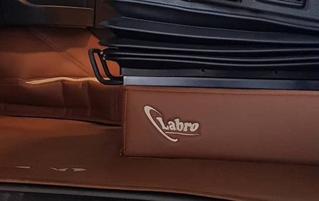  Onder de stoel covers set oud model  DAF 105 XF oude model t/m 2012GLAD LABRO SERIE ( let op ! voorkant met uitsparing rechthoekje  )