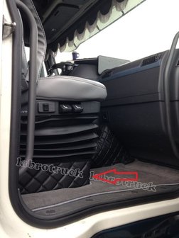 Onder de stoel covers set VOLVO FH 3 ( 2002 t/m 2012) doorgestikt lederlook LABRO SERIE 