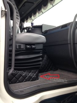 Onder de stoel covers set VOLVO FH 3 ( 2002 t/m 2012) doorgestikt lederlook LABRO SERIE 