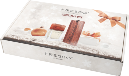 Christmas box FRESSO  Air autoparfum  50 ml met 2 stuks Elegante houten geurhanger