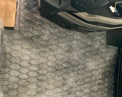 Tunnelhoes met stoelframe bekleding geschikt voor MAN TGX New gen 2021 doorgestikt pritstof middenstuk