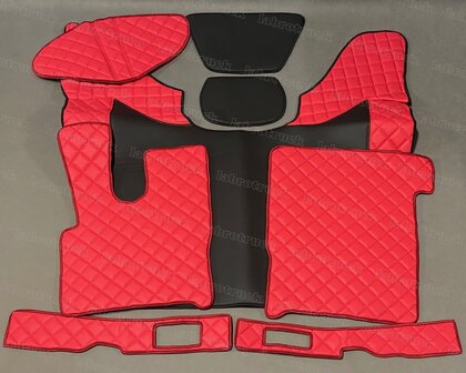 SALE! 8 delige set geschikt voor DAF XF EURO6 (2013 t/m 2017), tunnelhoes + vloermatten +onder de stoel covers + stuurkolom + dashboard maatjes, doorgistikt rood P9 / glad zwart L1