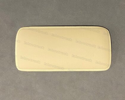 OP is OP Bovenste dashboardmatje geschikt voor Scania R na 2009, Scania R Streamline, lederlook oude beige L8