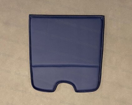 OP is OP Onderste dashboardmatje geschikt voor Scania R na 2009, Scania R Streamline, lederlook donkerblauw L11