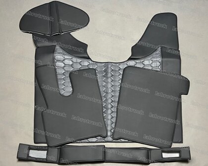 ACTIE ! 6 delige set geschikt voor DAF XF 2018 t/m 2021 tunnelhoes + vloermatten + stuurkolom + onder de stoel covers glad lederlook L1 met PRIT patroon horizontaal TH17
