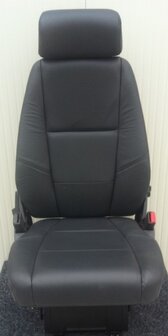 SALE: Stoelhoezen geschikt voor SCANIA MODEL 3 na 2013 passagiersstoel een KLAPSTOEL  - Zijkanten: oud antraciet L2, middenstuk: deens rood, stiksles: bordeauxrood, logo bordeauxrood/wit