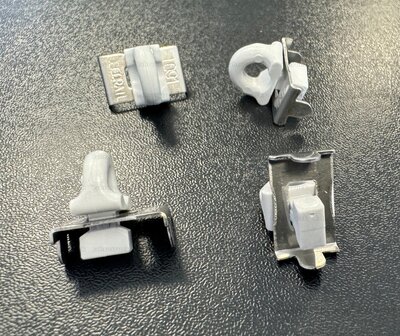 SALE: Eindstops SMALLE RAIL in LICHT GRIJS  set van 4 :VOLVO;MAN;IVECO;RENAULT T;DAF SUPER SPACE CAB ACHTER RAIL