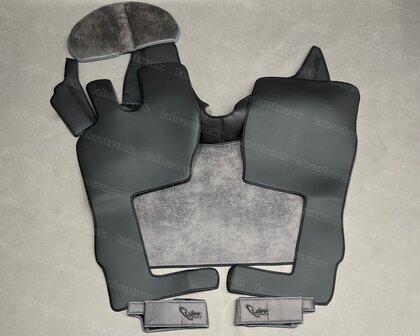 6 delige set geschikt voor Volvo FH 5 / FH 4. Tunnelhoes (LOGO OPTIONEEL) + vloermatten + onder de stoel covers met Labro logo+ stuurkolom, kleur zwart L1 /PRIT oud antraciet T27