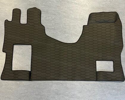 ACTIE !Tunnelhoes met vloermatten in een deel geschikt voor MERCEDES ACTROS MP5 (voor een klapstoel), lederlook patroon horizontaal zwart LH1, logo optioneel.