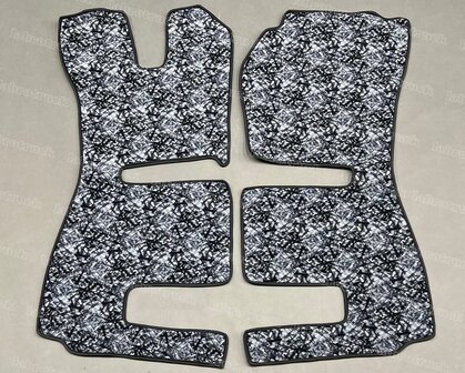 Sale! Vloermatten met kleine stof defect op de achterkant (kijk foto&#039;s)! Geschikt voor SCANIA R STREAMLINE  2013 t/m 2015  DEENS grijs (passagierstoel is een vastestoel). 