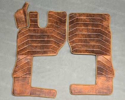 ACTIE ! 6-delige set tunnelhoes, vloermatten, stuurkolom en onder de stoel covers geschikt voor VOLVO FH 5 / FH 4 / FH AERO, volledig PRIT met een nieuwe patroon nr.6 in het midden. 