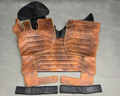 ACTIE ! 6-delige set tunnelhoes, vloermatten, stuurkolom en onder de stoel covers geschikt voor VOLVO FH 5 / FH 4 / FH AERO, volledig PRIT met een nieuwe patroon nr.6 in het midden. 