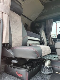 Stoelhoezen geschikt voor SCANIA doorgestikt lederlook middenstuk