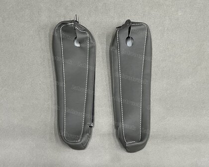 SALE! Losse armsteunhoezen  geschikt voor rubber armsteunen voor VOLVO FH5/AERO/FH 4 glad lederlook oud antraciet L27 met witte stiksels.