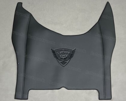 ACTIE PRIJS ! 4 delige set geschikt voor DAF XF NEW GEN. Tunnelhoes, vloermatten en stuurkolom volledig zwart L1, met zwarte Labro design logo, voor een KLAPSTOEL