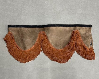 OP is OP Raamband /voorraamstrook TYPE 2. Kleur: oud chocoladebruin SP24 met dubbel cognacbruine franjes van 8 cm.