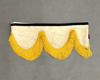 OP is OP Raamband /voorraamstrook TYPE 2. Kleur: beige SP48 met dubbel goud - honingkleur franjes van 8 cm. Let op, met kleine vlekje (kijk foto).
