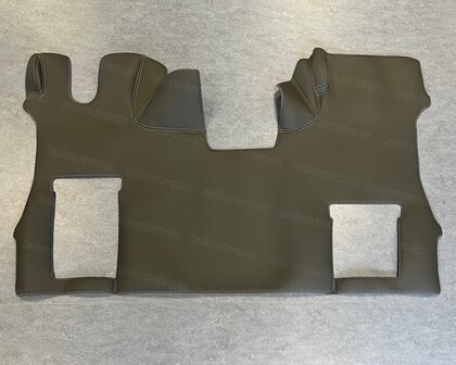VOORRAAD VOORDEEL: Tunnelhoes met vloermatten in 1 deel geschikt voor SCANIA S NEXT GENERATION (KLAPSTOEL) - glad lederlook antraciet L17,zilvergrijze stiksels. Logo optioneel