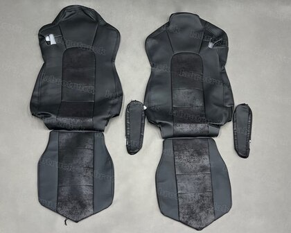 VOORRAAD VOORDEEL! Stoelhoezen geschikt voor IVECO S-WAY, zwart L1 met zwarte PRIT STOF T1 in het midden.
