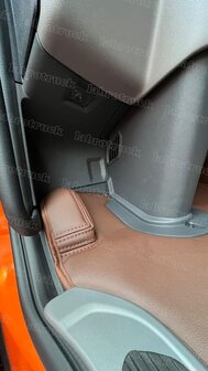 NIEUW ! Tunnelhoes &amp; Vloermatten - Compleet in &eacute;&eacute;n stuk geschikt voor SCANIA R NEXT GLAD LEDERLOOK