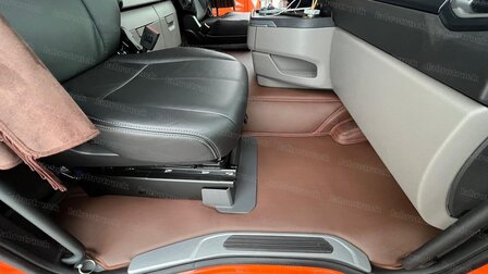 NIEUW ! Tunnelhoes &amp; Vloermatten - Compleet in &eacute;&eacute;n stuk geschikt voor SCANIA R NEXT GLAD LEDERLOOK