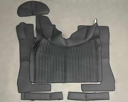 6 delige set geschikt voor Volvo FH 5 / FH Aero / FH 4  Tunnelhoes  (patroon A) + vloermatten + onder de stoel covers + stuurkolom, volledig zwart L1. LOGO OPTIONEEL