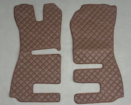 Sale! Set vloermatten geschikt voor SCANIA R STREAMLINE  2013 t/m 2015  doorgestikt lederlook (vierkantjes), oud chocoladebruin P20 (passagierstoel is een KLAPSTOEL)
