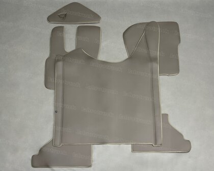 ACTIE ! 4 delig set tunnelhoes met vloermatten (VASTE STOEL) en  stuurkolom geschikt voor DAF XG/XG+, volledig glad lederlook dark paperdust L 65, logo optioneel.