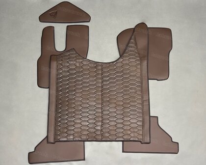 ACTIE! Set tunnelhoes, vloermatten (VASTE STOEL) en stuurkolom geschikt voor DAF XG/XG+, zijkanten lederlook limited edition mokka L28, middenstuk prit patroon horizontaal chocoladebruin TH21. Vloermatten lederlook chocoladebruin  L21,