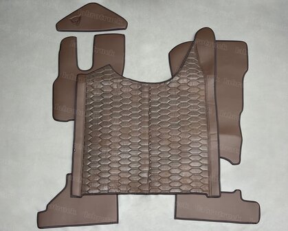 ACTIE! Set tunnelhoes, vloermatten (KLAPSTOEL) en stuurkolom geschikt voor DAF XG/XG+, zijkanten lederlook limited edition mokka L28, middenstuk prit patroon horizontaal chocoladebruin TH21. Vloermatten lederlook chocoladebruin  L21,