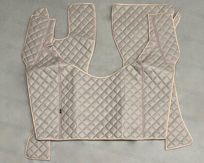 SALE ! Set tunnelhoes met vloermatten geschikt voor ACTROS MP4 autotransport CompactSpace-cabine  (met 320 mm hoge motortunnel) Labro Serie, volledig doorgestikt met vierkantjes in oud paper dust P32. Logo optioneel.