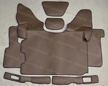 SALE! 7 delige set geschikt voor DAF XF EURO6 (2013 t/m 2017), tunnelhoes + vloermatten + onder de stoel covers + dashboard maatjes, glad mokka L25, logo optioneel.