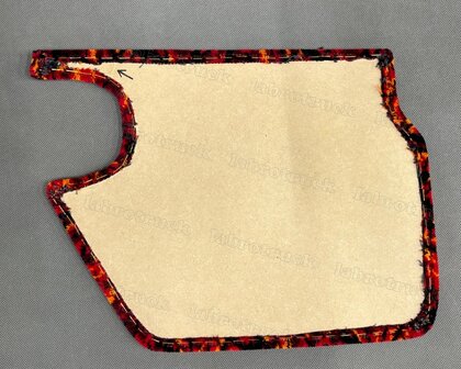 SALE! Onderste dashboard plankje geschikt voor SCANIA NEXT GENERATION S, R LABRO SERIE deens rood zonder logo. LET OP! kleine beschadiging  (zie foto&#039;s)!