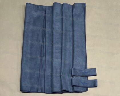 VOORRAAD DEEL! Zijgordijnen ALCANTARA PLUS met uitsparing voor camerasysteem DAF XG maat 98 cm x 240 cm, kleur oud donkerblauw SP 11. Embrasses met donkerblauwe labro logo
