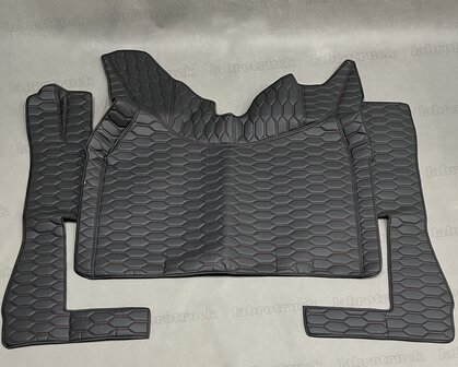 SALE! Set tunnelhoes en vloermatten (VASTE STOEL)  geschikt voor Volvo FH 5 / FH Aero / FH 4, volledig zwart patroon horizontaal nr.2 doorgestikt met rode stiksels. Logo optioneel.