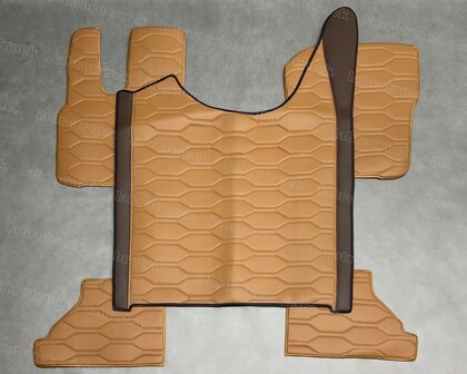VOORRAAD VOORDEEL! Set tunnelhoes en  vloermatten (VASTE STOEL) geschikt voor DAF XG/XG+, glad lederlook mokka L25 en groot patroon horizontaal oud bruin LH4. Logo optioneel.