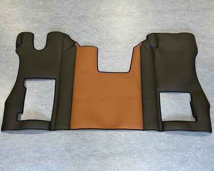 NIEUW ! Tunnelhoes &amp; Vloermatten - Compleet in &eacute;&eacute;n stuk geschikt voor SCANIA R NEXT (KLAPSTOEL) , glad lederlook zwart L1 en cognacbruin L3, zonder borduring.