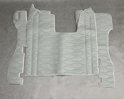 SALE! Tunnelhoes met vloermatten (passagierstoel is een klapstoel) geschikt voor SCANIA R NEXT GEN groot patroon horizontaal in  oud grijs L6. Logo optioneel.