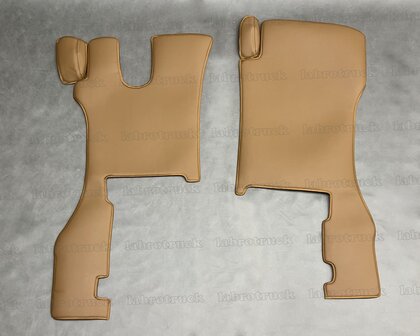 SALE! Vloermatten geschikt voor SCANIA R Next glad lederlook, bruin L4 (passagierstoel is een klapstoel), borduring optioneel.