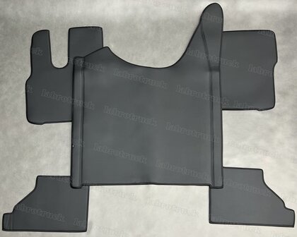 3 delige set tunnelhoes met vloermatten geschikt voor DAF XG/XG+, volledig glad lederlook zwart L1. Vloermatten voor vaste stoelen!