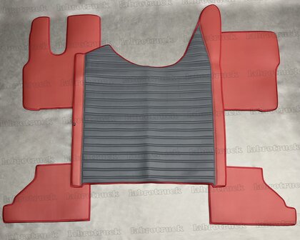 VOORRAAD VOORDEEL! Set tunnelhoes en  vloermatten (VASTE STOEL) geschikt voor DAF XG/XG+, glad lederlook bordeauxrood L10 met dubbel rechtgestikt lederlook oud antraciet R2. Logo optioneel.