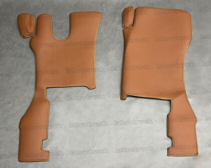 SALE! Vloermatten geschikt voor SCANIA R Next glad lederlook, cognacbruin L3 (passagierstoel is een klapstoel), borduring optioneel.