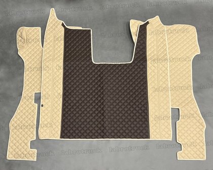 VOORRAAD VOORDEEL! Set tunnelhoes en vloermatten (KLAPSTOEL), geschikt voor SCANIA R NEXT GEN volledig doorgestikte lederlook met kleine vierkantjes oud cappuccino P5 en mokka P25. Logo optioneel.