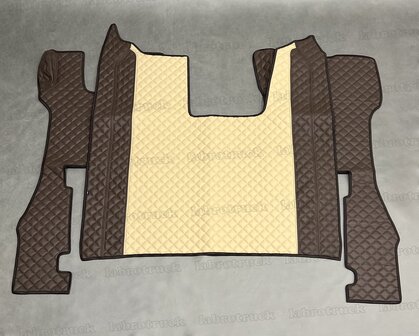 VOORRAAD VOORDEEL! Set tunnelhoes en vloermatten (VASTE STOEL), geschikt voor SCANIA R NEXT GEN volledig doorgestikte lederlook met kleine vierkantjes mokka P25 en oud cappuccino P5. Logo optioneel.