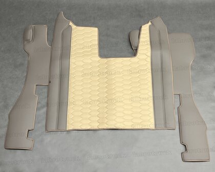 SALE! Set tunnelhoes en vloermatten (VASTE STOEL), geschikt voor SCANIA R NEXT GEN. Zijkanten glad oud paper dust L32, midden lederlook patroon horizontaal oud cappuccino LH5. Logo optioneel.