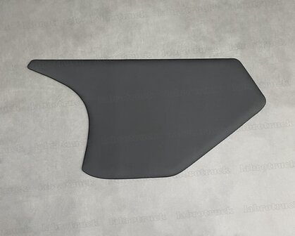 VOORRAADDEAL! Bovenste dashboard plankje geschikt voor DAF New gen (vanaf 2022) XG, XF, XD - VERSIE B, glad lederlook zwart L1.