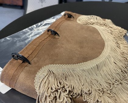 SALE: Raamband TYPE 1, Kleur: bruin SP 4 met dubbel beige/zand kleur F50-3 Let op ! Raamband is om op te hangen aan een rail, niet tegen het raam, met runners en gordijnhaakjes