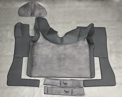 ACTIE : 6 delige set geschikt voor Volvo FH 5 / FH 4 / FH AERO. Tunnelhoes (LOGO OPTIONEEL) + vloermatten + onder de stoel covers met Labro logo+ stuurkolom, kleur zwart L1 /PRIT oud antraciet T27