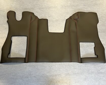 ACTIE PRIJS! Tunnelhoes &amp; Vloermatten - Compleet in &eacute;&eacute;n stuk geschikt voor SCANIA R NEXT (KLAPSTOEL) , volledig glad lederlook zwart L1 met rode stiksels. Logo optioneel!