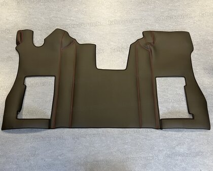 ACTIE PRIJS! Tunnelhoes &amp; Vloermatten - Compleet in &eacute;&eacute;n stuk geschikt voor SCANIA R NEXT (LUXE / DRAAIENDE STOEL) , volledig glad lederlook zwart L1 met rode stiksels. Logo optioneel!